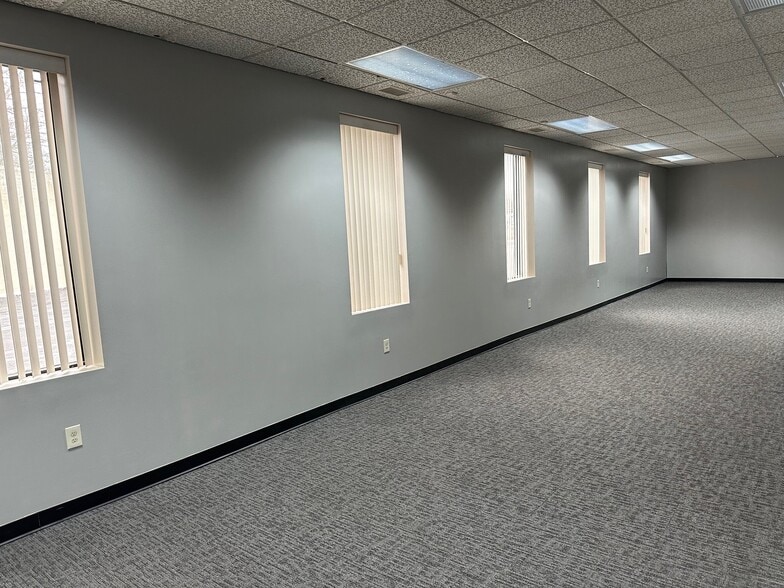 More Photos Of 2351 Whirlpool St, Niagara Falls Office For Lease