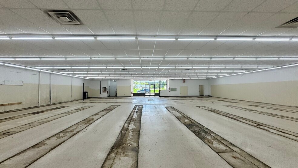 More Photos Of 1381 Main St, Edmore General Retail For Sale