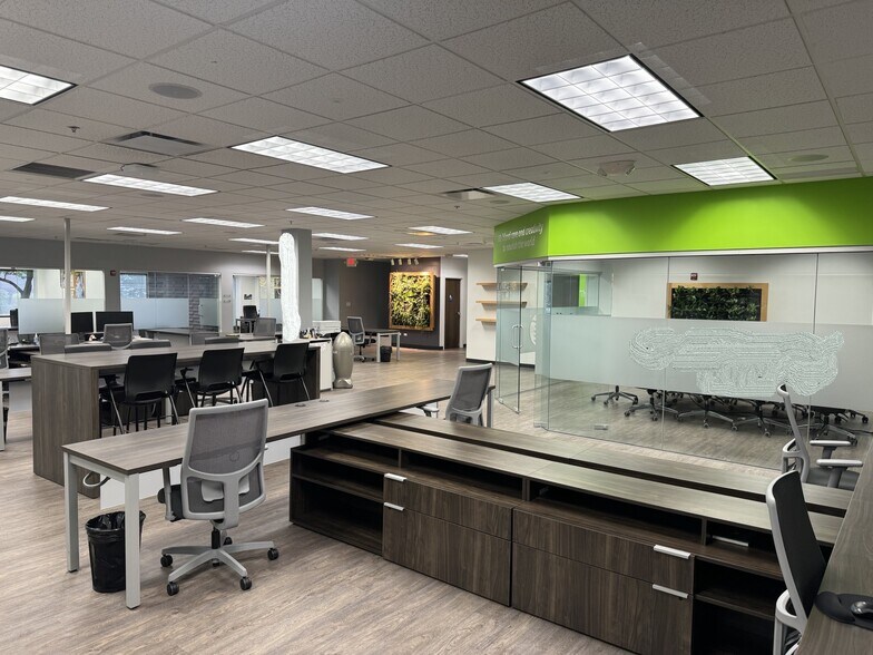 More Photos Of 2505 S Finley Rd, Lombard Office For Lease