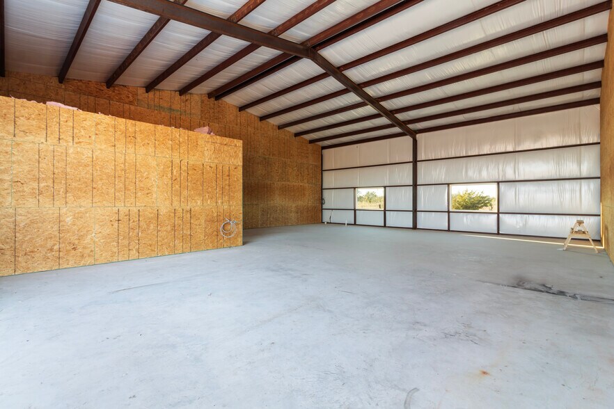 More Photos Of 15137 Tonkaway Lake Rd, College Station Industrial For Lease