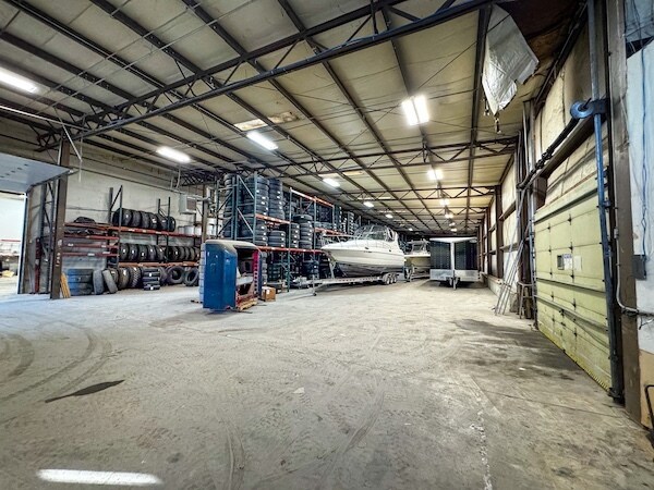 More Photos Of 823 Ferry Rd, Charlotte Warehouse For Sale