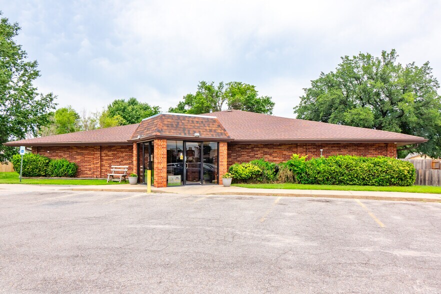 More Photos Of 1720 E Walnut Grove Rd, Derby Daycare Center For Sale