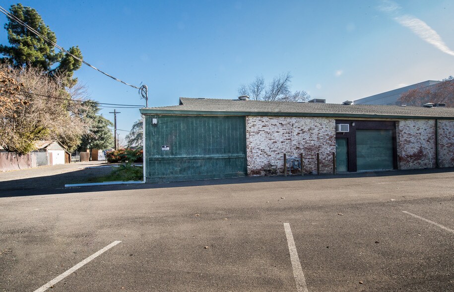 More Photos Of 917 Main St, Woodland Freestanding For Sale