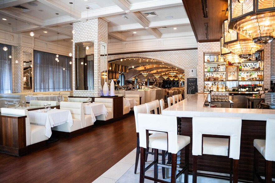 More Photos Of 450 E Las Olas Blvd, Fort Lauderdale Office For Lease