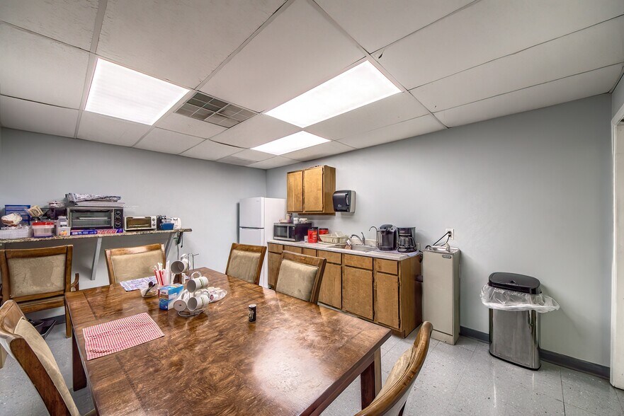 More Photos Of 338 Breesport St, San Antonio Service For Lease