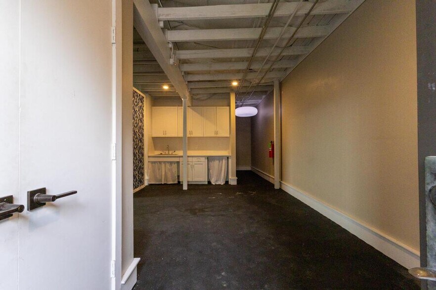 More Photos Of 117 East St, Hutto Loft Creative Space For Sale