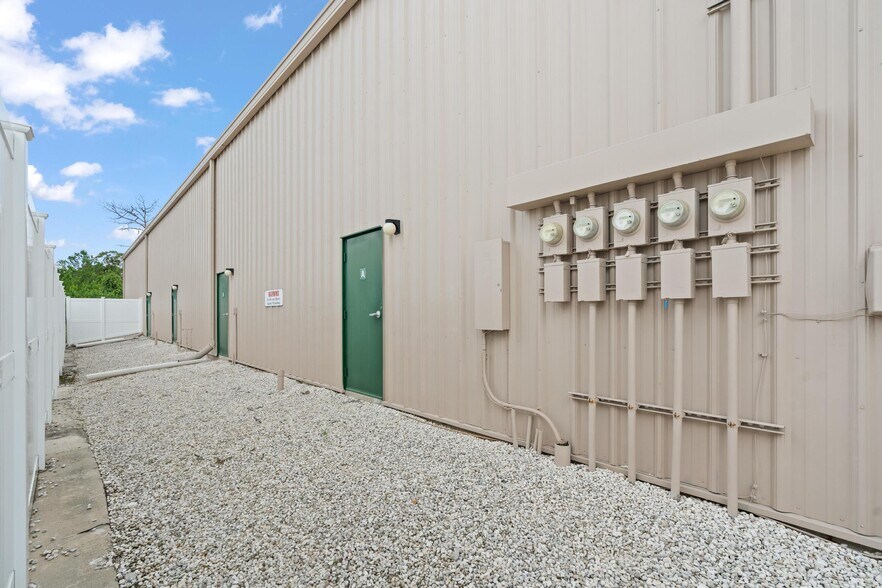 More Photos Of 743 Wesley Ave, Tarpon Springs Warehouse For Lease