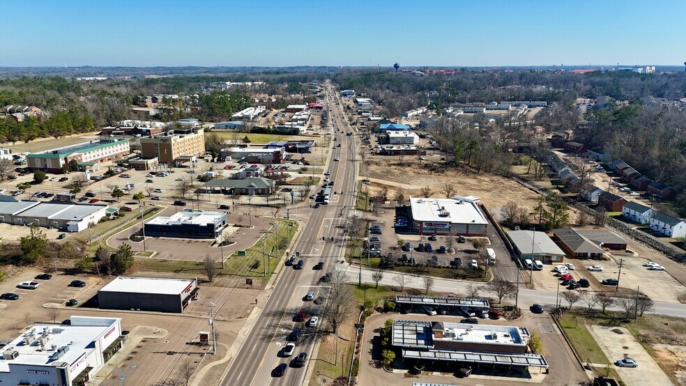 More Photos Of 2128-2150 Jackson Ave W, Oxford Unknown For Lease