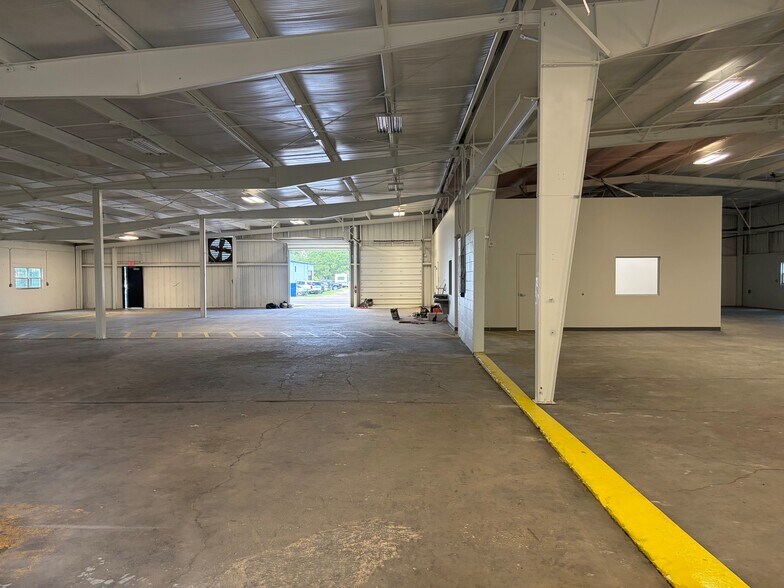 More Photos Of 5007 S Westshore Blvd, Tampa Warehouse For Sale