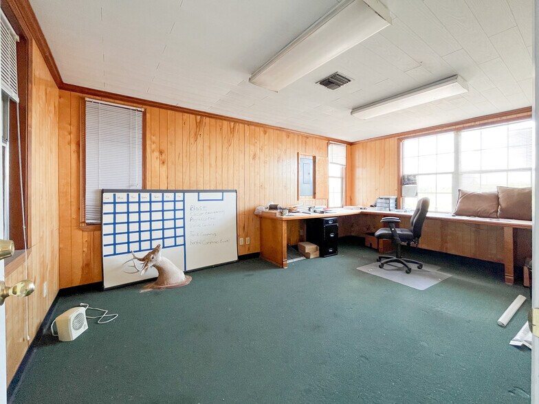 More Photos Of 3703 S Lewis St, New Iberia Warehouse For Sale