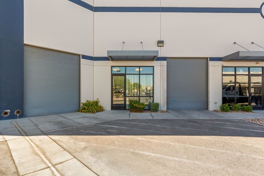 More Photos Of 4570 W Post Rd, Las Vegas Showroom For Lease