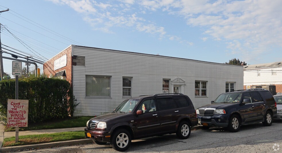 More Photos Of 248 Scherer Blvd, Franklin Square Office For Sale