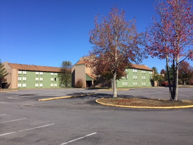 More Photos Of 340 Oyler Ave, Oak Hill Hotel For Lease