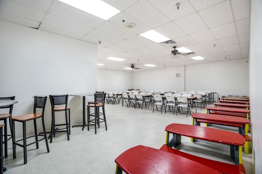 More Photos Of 903 W Parker Rd, Plano Schools For Sale