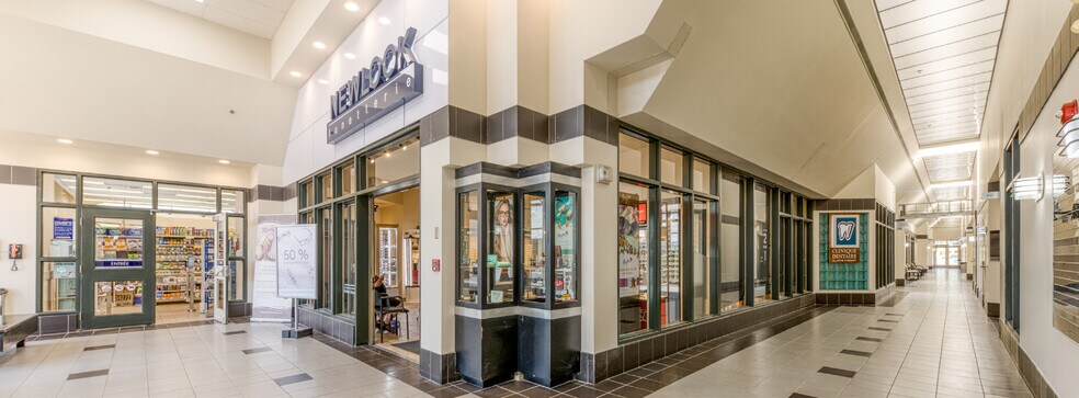 More Photos Of 4955-4975 Boul Guillaume-Couture, Lévis Storefront Retail Office For Lease