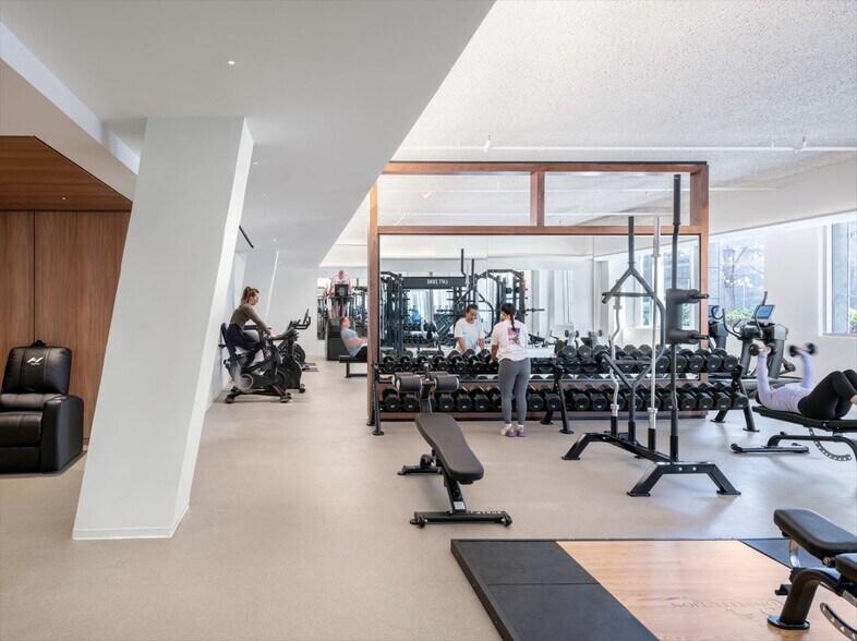 More Photos Of 101 Constitution Ave NW, Washington Office For Lease