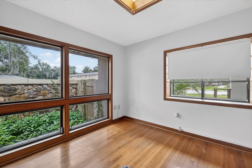 More Photos Of 708 Lee St, Leesburg Office For Lease