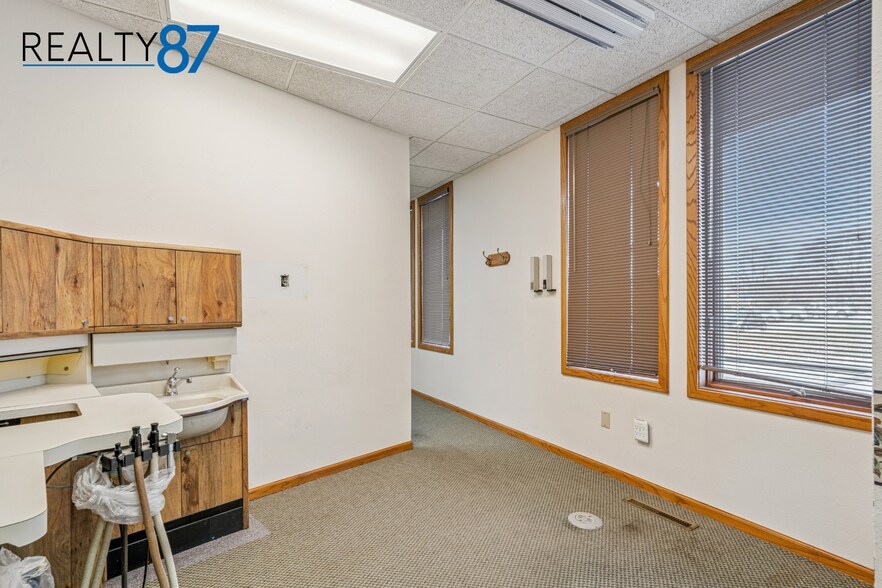 More Photos Of 3900 River Ridge Dr NE, Cedar Rapids Office For Lease