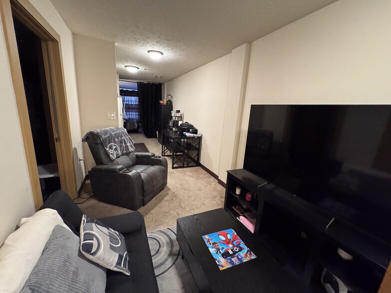 More Photos Of 243 E Main St, Alliance Apartments For Sale