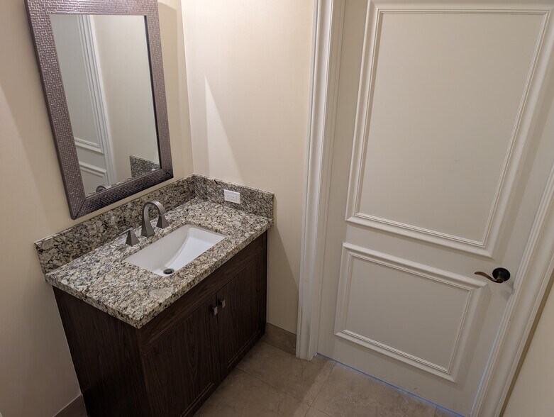More Photos Of 6601 Lyons Rd, Coconut Creek Distribution For Lease