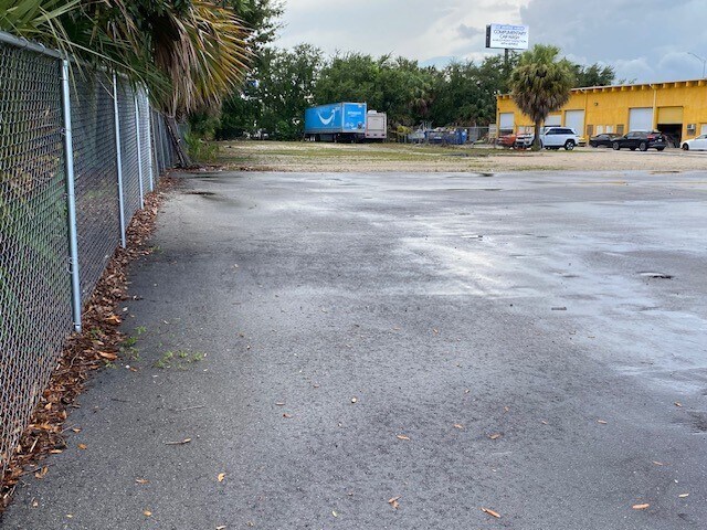 More Photos Of 3954 Byron Dr, Riviera Beach Warehouse For Lease