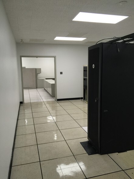 More Photos Of 3280 McKibbon Rd, Saint Louis Flex For Lease