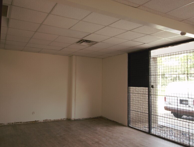 More Photos Of 10850 Wilcrest Dr, Houston Light Distribution For Lease