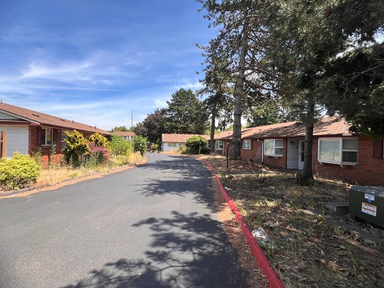 More Photos Of 2630 SE 136th Ave, Portland Apartments For Sale