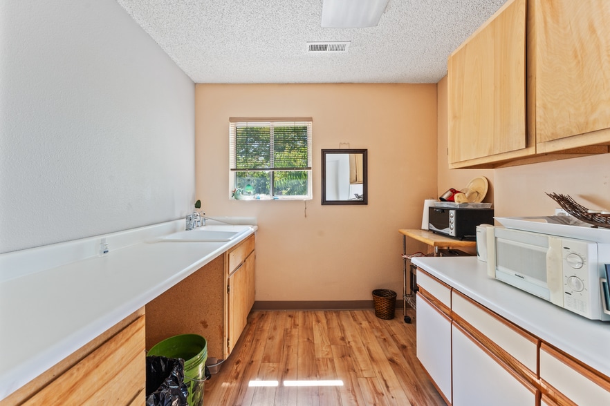 More Photos Of 235 W Pueblo St, Reno Research And Development For Sale