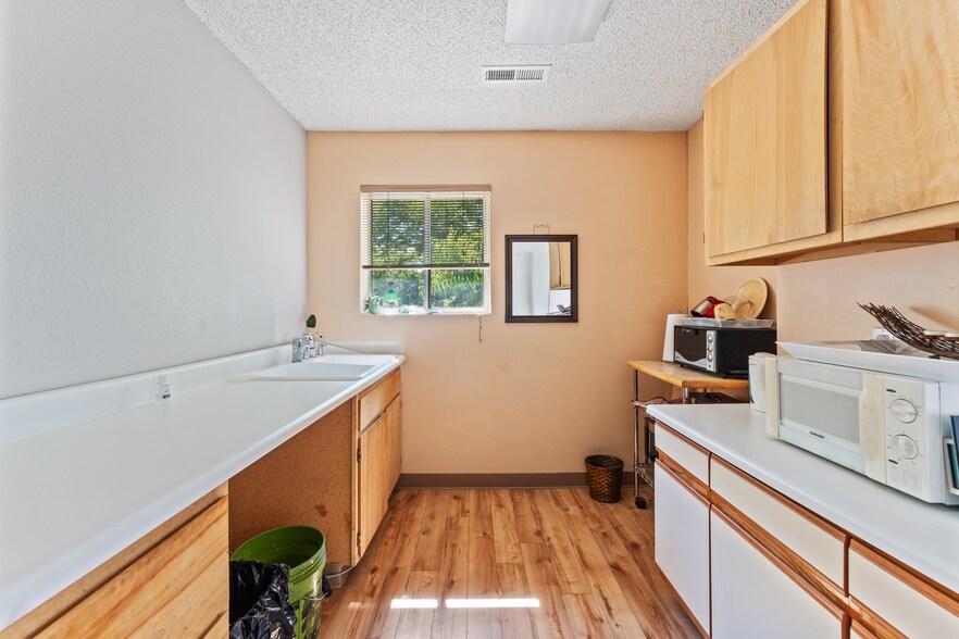 More Photos Of 235 W Pueblo St, Reno Research And Development For Sale