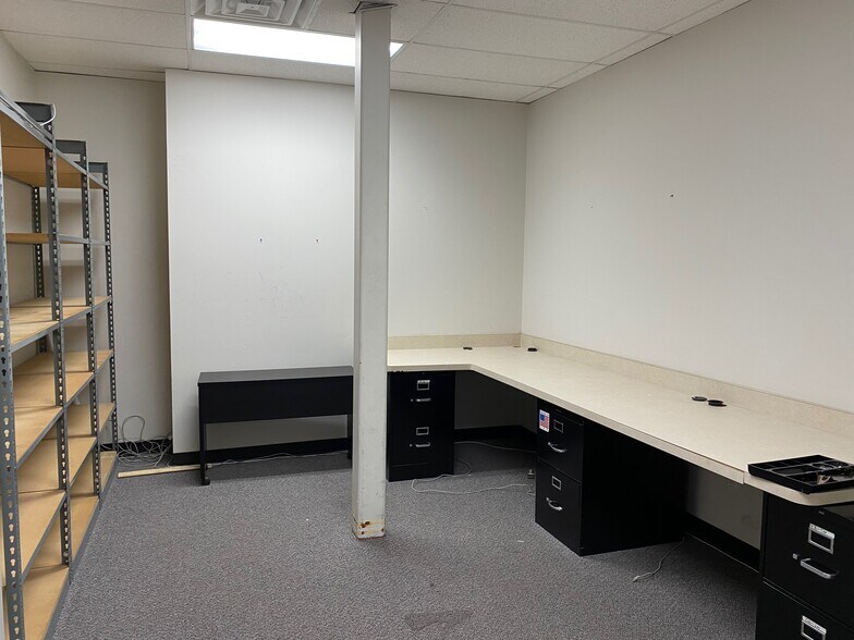 More Photos Of 3841 Ranch Road 620 S, Austin Light Distribution For Lease