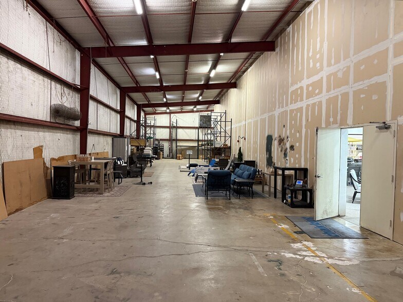 More Photos Of 6931 San Pedro Ave, San Antonio Freestanding For Lease