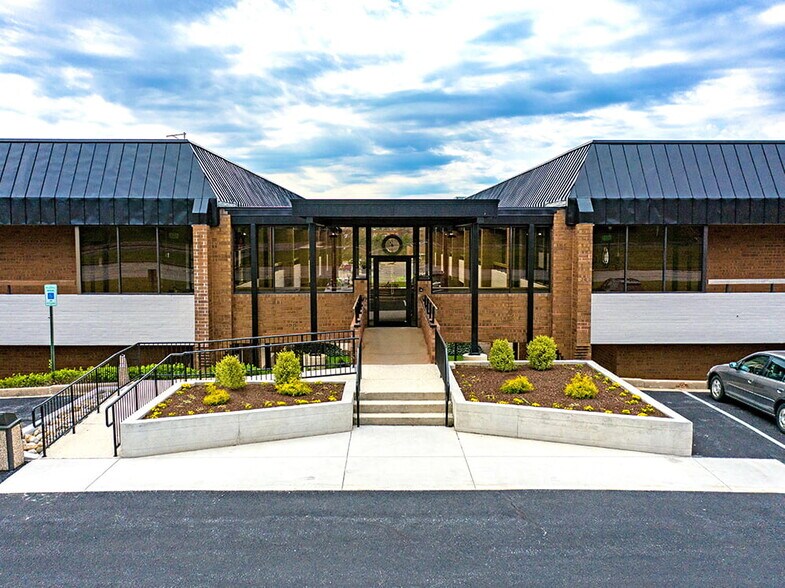 More Photos Of 224 Schilling Cir, Hunt Valley Flex For Lease