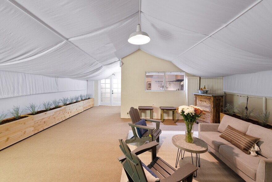 More Photos Of 10959 Venice Blvd, Los Angeles Flex For Sale