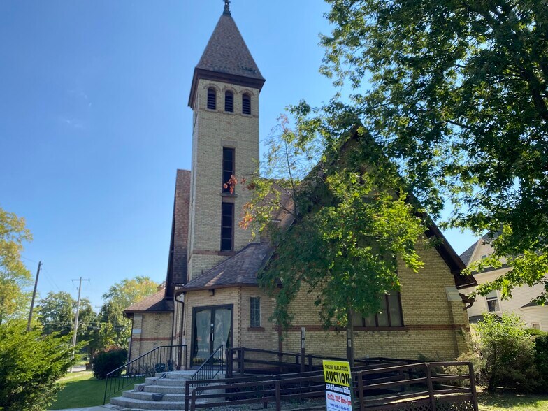 More Photos Of 534 N State St, Alma Religious Facility For Sale