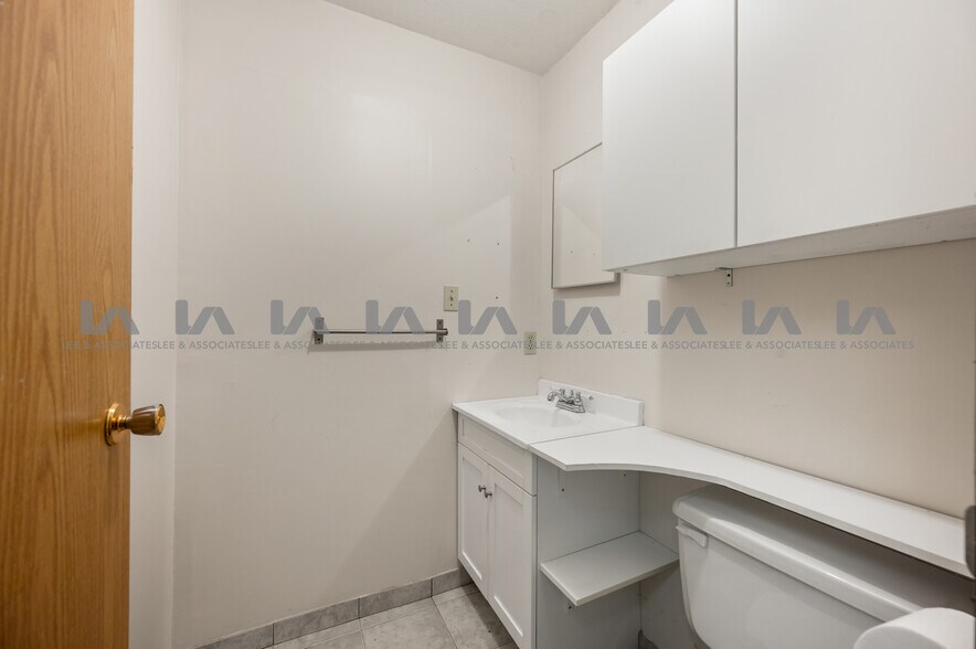 More Photos Of 2727 Dixon St, Port Coquitlam Industrial For Sale