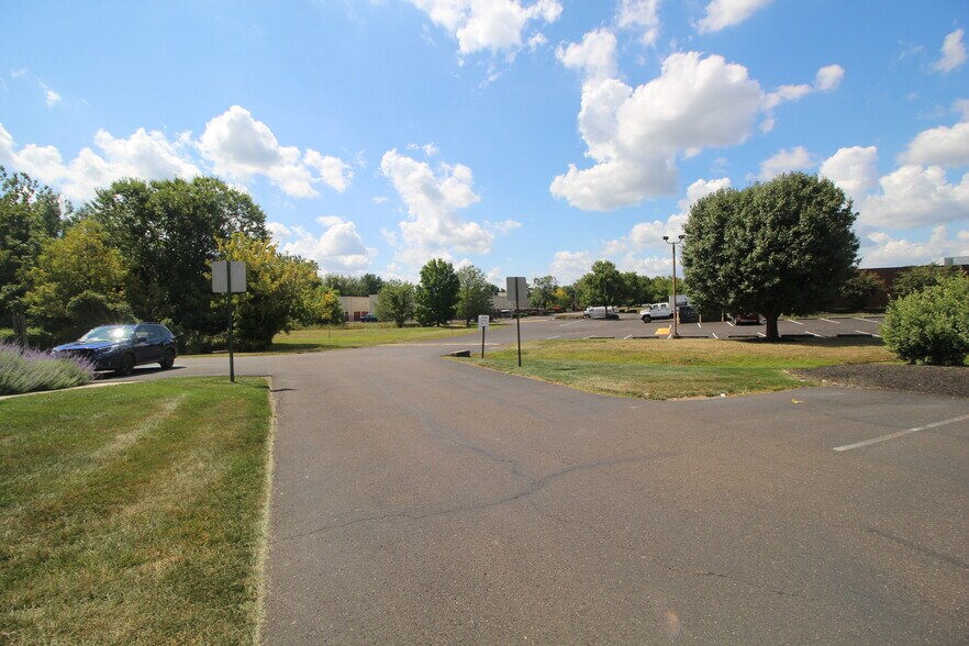 More Photos Of 121 Friends Ln, Newtown Medical For Sale