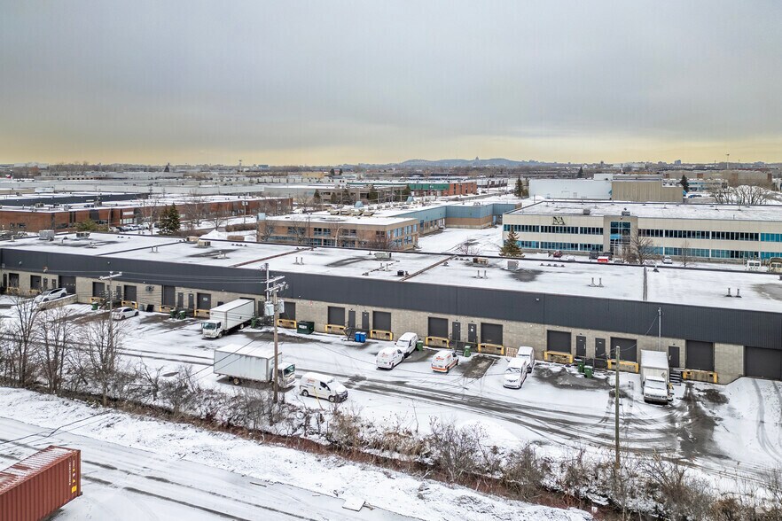 More Photos Of 500-548 Av Meloche, Dorval Warehouse For Lease