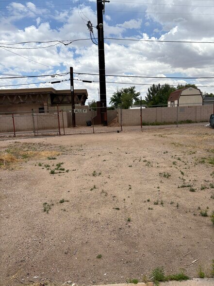 More Photos Of 141 N Gilbert Rd, Gilbert General Retail For Sale