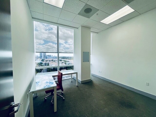 More Photos Of 20200 W Dixie Hwy, Aventura Office For Sale