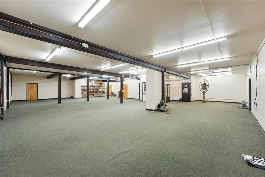 More Photos Of 2975 NE Sandy Blvd, Portland Storefront For Sale