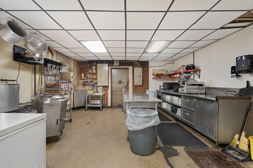 More Photos Of 2117 S 34th St, Kansas City Restaurant For Sale