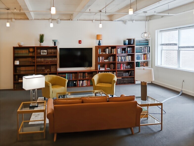 More Photos Of 317 E Capitol St, Jackson Coworking Space