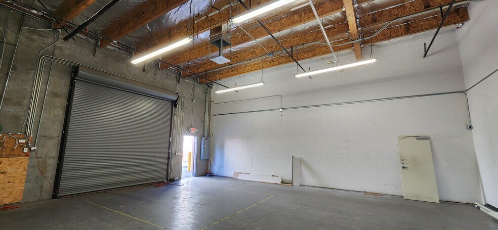 More Photos Of 4135 N Rancho Dr, Las Vegas Light Distribution For Lease