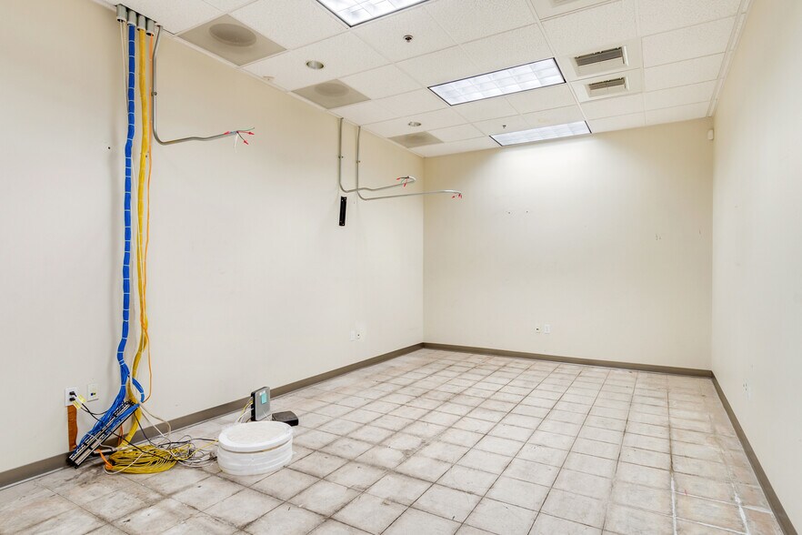 More Photos Of 339 N Berry St, Brea Light Manufacturing For Sale