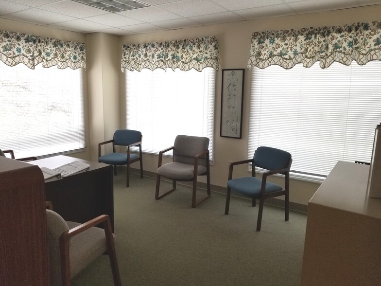 More Photos Of 163 Cedar St, Branford Medical For Lease