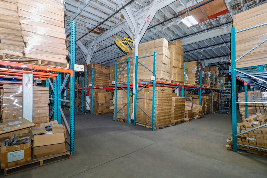 More Photos Of 827 Douglas Ave, Portsmouth Warehouse For Lease