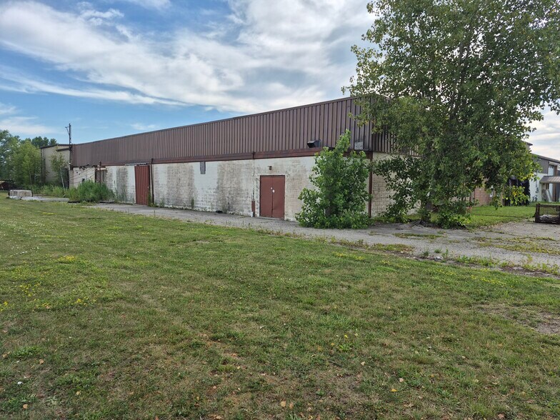 More Photos Of 64 Garnet St, Wallaceburg Industrial For Sale