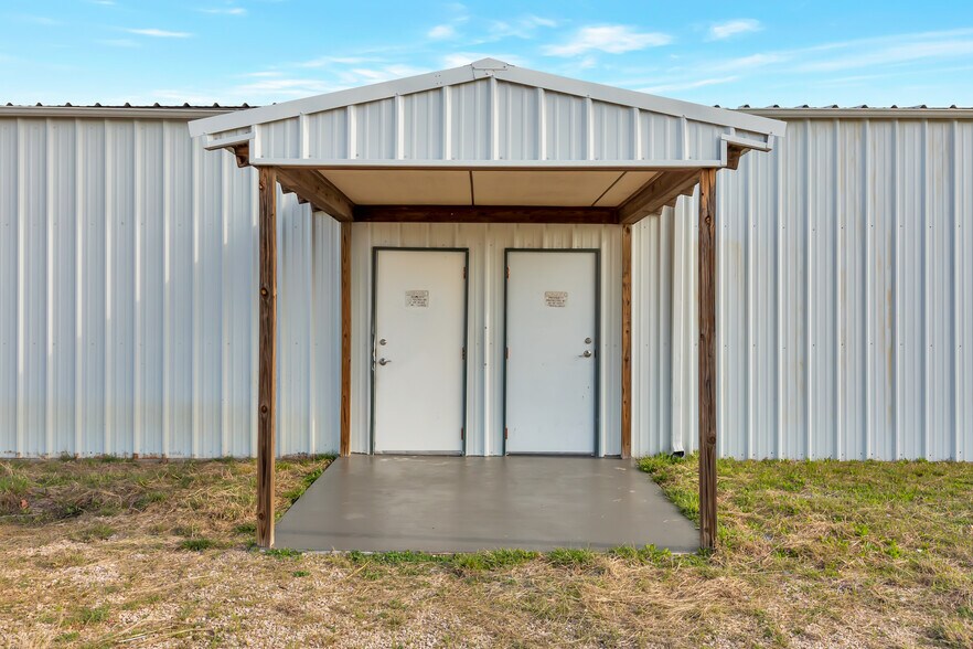 More Photos Of 1711 FM 51, Springtown Flex For Sale