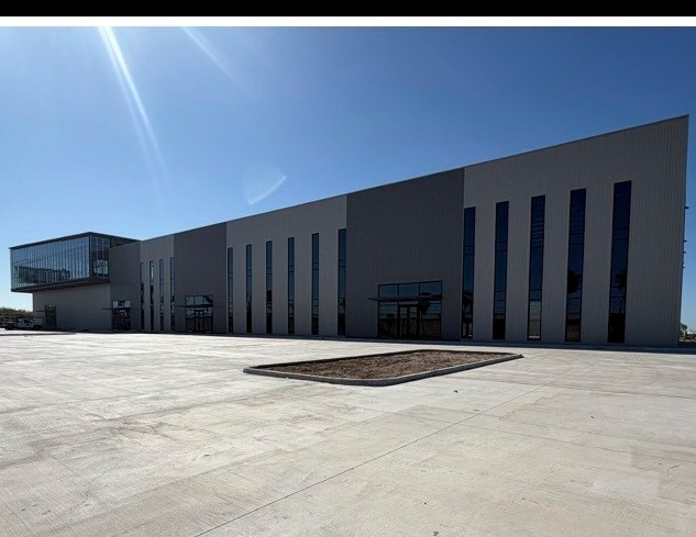 More Photos Of 209 W Interstate 2, Mission Warehouse For Lease